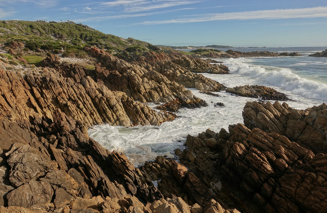 Walking along the West Coast of Tasmania along the rocks