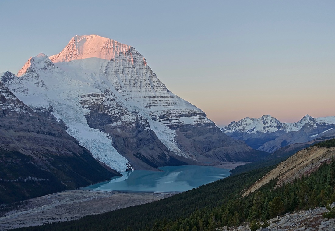 Sunrise from Mumm Basin looking at Mount Robson on the Berg Lake trail