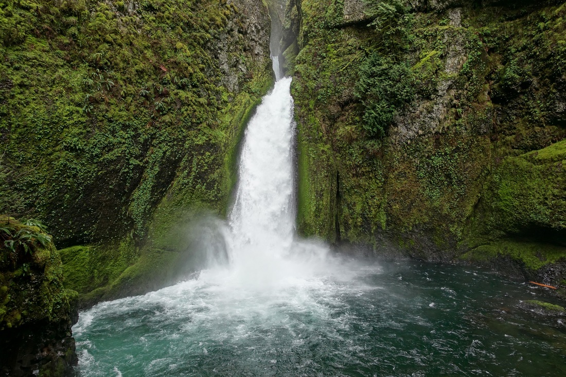 Wahclella Falls hike in Columbia River Gorge Oregon